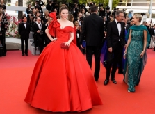Lý Nhã Kỳ diện váy Lọ Lem trên thảm đỏ Cannes ngày khai mạc