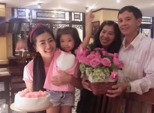 Mai Phương đón sinh nhật bên gia đình sau 5 tháng điều trị ung thư
