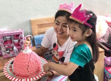 Mai Phương mừng con gái lên 5 tuổi trong bệnh viện