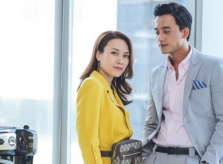 Những bóng hồng vây quanh 