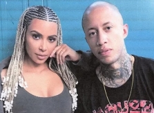 Nhiếp ảnh gia của Kim Kardashian ép người mẫu gửi hình khỏa thân