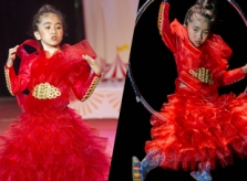 Mẫu nhí Alice Nguyễn catwalk với giày móng ngựa 12 cm