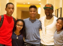 Hai người phụ nữ và 4 đứa con của Mayweather
