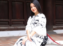 MC Nguyễn Hồng Nhung diện áo dài Cao Minh Tiến