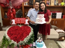 Kỷ niệm ngày cưới, MC Xuân Hiếu được ông xã tặng 196 đóa hồng