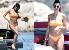 'Cô nàng đa tình xứ Mỳ ống' khoe dáng nóng bỏng trên du thuyền với bikini