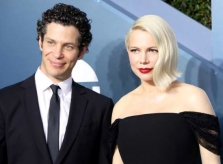 Michelle Williams bí mật lấy chồng, sinh con