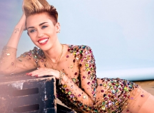 Miley Cyrus học Taylor Swift xóa sạch Instagram, chuẩn bị ra album?