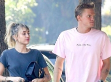 Miley Cyrus tỏ ra bình thản sau tin chồng cũ có tình mới