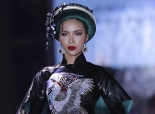 Minh Tú làm vedette show Võ Việt Chung