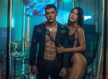 Minh Tú khoe đường cong với trang phục cắt khoét