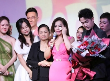 Minh Tuyết khóc trong minishow mừng sinh nhật