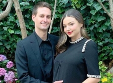 Miranda Kerr cuốn hút khi mang bầu lần 3, hạnh phúc bên chồng tỷ phú