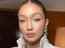 Gigi Hadid và nhiều thợ trang điểm lăng xê mốt kẻ mắt nguệch ngoạc