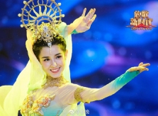 Mỹ nữ Tân Cương đắt giá như sao hạng A nhờ xinh đẹp