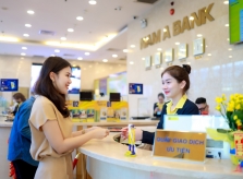 Ngân hàng tặng lộc xuân cho khách hàng giao dịch đầu năm