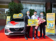 Nam A Bank trao ô tô Vinfast cho khách hàng may mắn trúng thưởng