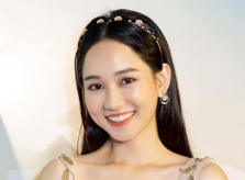 Nàng thơ 'Mắt biếc' chuộng nữ trang nhỏ