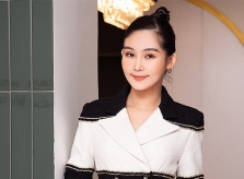 Ngân Anh không tự tin về nụ cười
