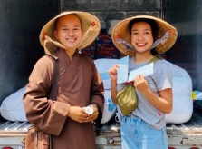 Nghệ sĩ góp hơn một tỷ đồng giúp người bán vé số
