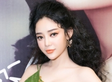 Học trò Noo Phước Thịnh véo mũi, bóp cằm để phủ nhận 'dao kéo'