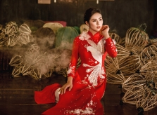 Ngọc Hân thiết kế áo dài cảm hứng từ sách thiền sư Thích Nhất Hạnh
