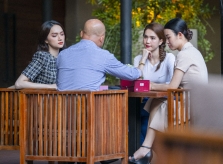 Ngọc Trinh gặp Hương Giang bàn chuyện làm ăn