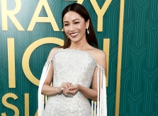 Ngô Điềm Mẫn ấn tượng với mẫu váy đính kết 200 nghìn viên pha lê