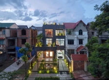 Ngôi nhà hoang nổi bật giữa khu phố sau cải tạo
