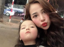 Người đẹp khốn khổ vì em gái gọi là mẹ mỗi khi có điện thoại