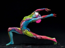 Người mẫu “body-painting” và diễn biến cảm xúc trong một ngày làm việc
