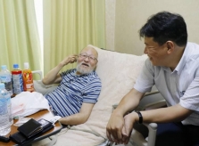 Người Nhật 'bơ vơ' khi về già