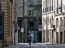 Người Paris trong những ngày đầu bị phong tỏa