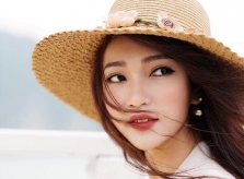 Bạn gái tin đồn của Phan Văn Đức chăm diện bikini, khoe ảnh gợi cảm