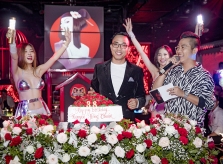 Hà Hồ, Mr. Đàm cùng nhiều sao Việt dự sinh nhật Nguyễn Hồng Thuận ở quán bar
