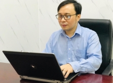 Chặng đường vượt bóng tối của nhà báo mù