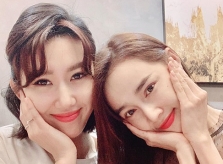 Ảnh sao 15/10: Nhã Phương trẻ trung bên Thúy Ngân