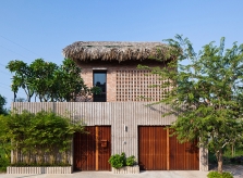 Nhà sàn trên phố