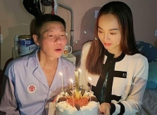 NSND Công Lý đón sinh nhật trong bệnh viện