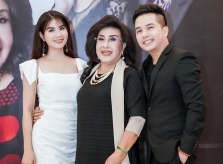 NSND Lệ Thủy gây bất ngờ với nhan sắc trẻ trung ở tuổi 71
