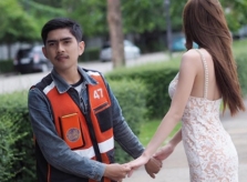 Người mẫu xinh đẹp 5 năm chung thuỷ với anh xe ôm