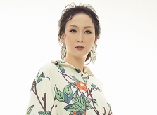 Paris Vũ diện váy lấy cảm hứng từ tranh Đông Hồ