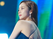 Nhan sắc 'nữ thần' của Park Min Young trên thảm đỏ khiến fan choáng ngợp