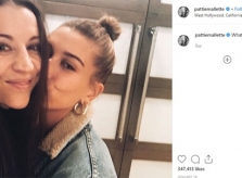 Vợ Justin Bieber đi chơi cùng mẹ chồng