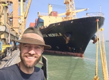 Người đàn ông vòng quanh thế giới nói 'không' với máy bay