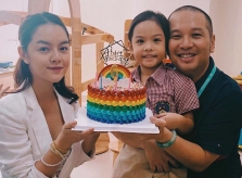 Phạm Quỳnh Anh và Quang Huy bên nhau mừng sinh nhật con gái