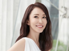 Nhan sắc mặn mà của 'Tiểu Long Nữ' Phạm Văn Phương ở tuổi U50