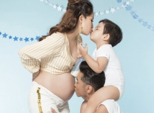 Phan Hiển hôn bụng bầu hơn 8 tháng của Khánh Thi