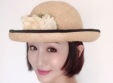 'Võ Tắc Thiên' Phan Nghinh Tử trang điểm trẻ trung ở tuổi 69