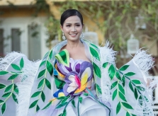 Phan Thị Mơ diện váy hoa làm vedette giữa hoàng hôn Đà Lạt